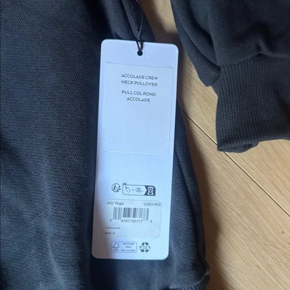 ALO Yoga Accolade Crew - Picture 2 of 4